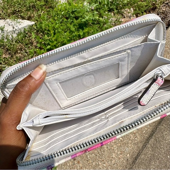 Liz Claiborne Floral Wrislet Wallet​ - Picture 8 of 8